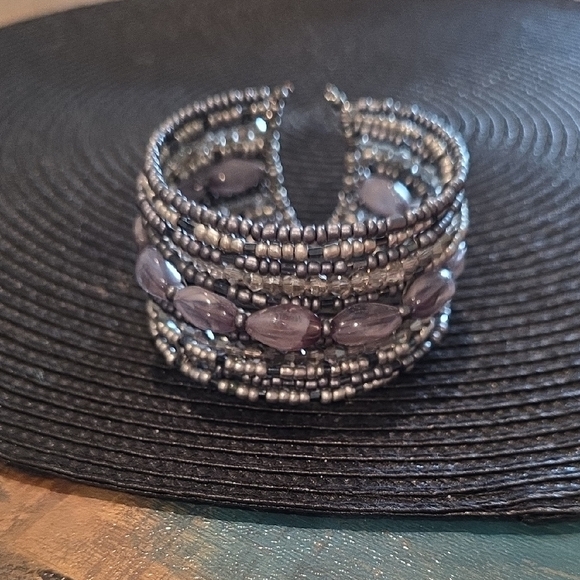 Elegant Silver and Purple Beaded Bracelet - Picture 2 of 6